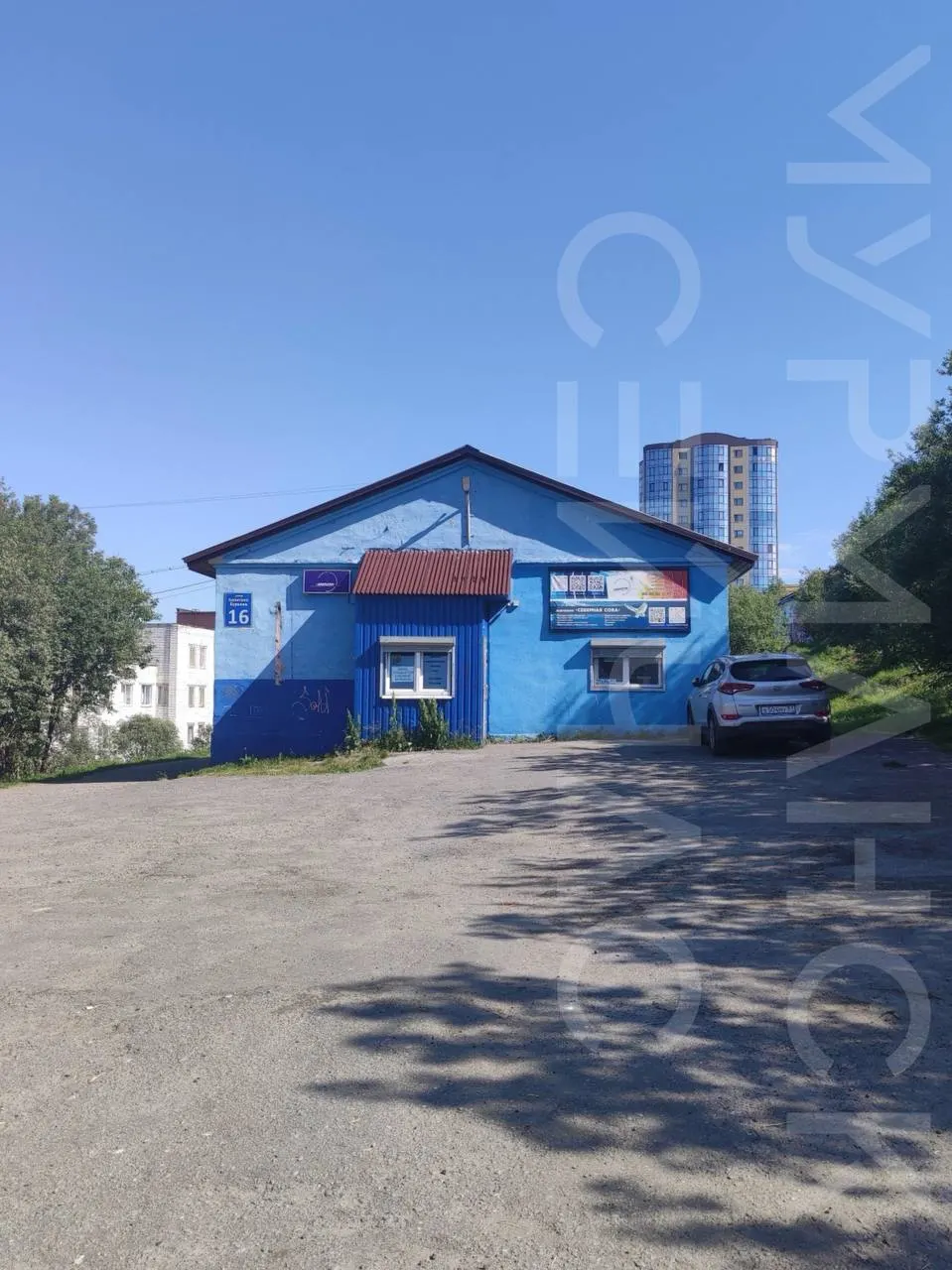 В рамках адресной программы региона планируется снос здания бывшей типографии на улице Буркова и создание современной городской среды вокруг кафедрального собора; проект оценивается примерно в 20 млн рублей и предполагает участие частного инвестора.