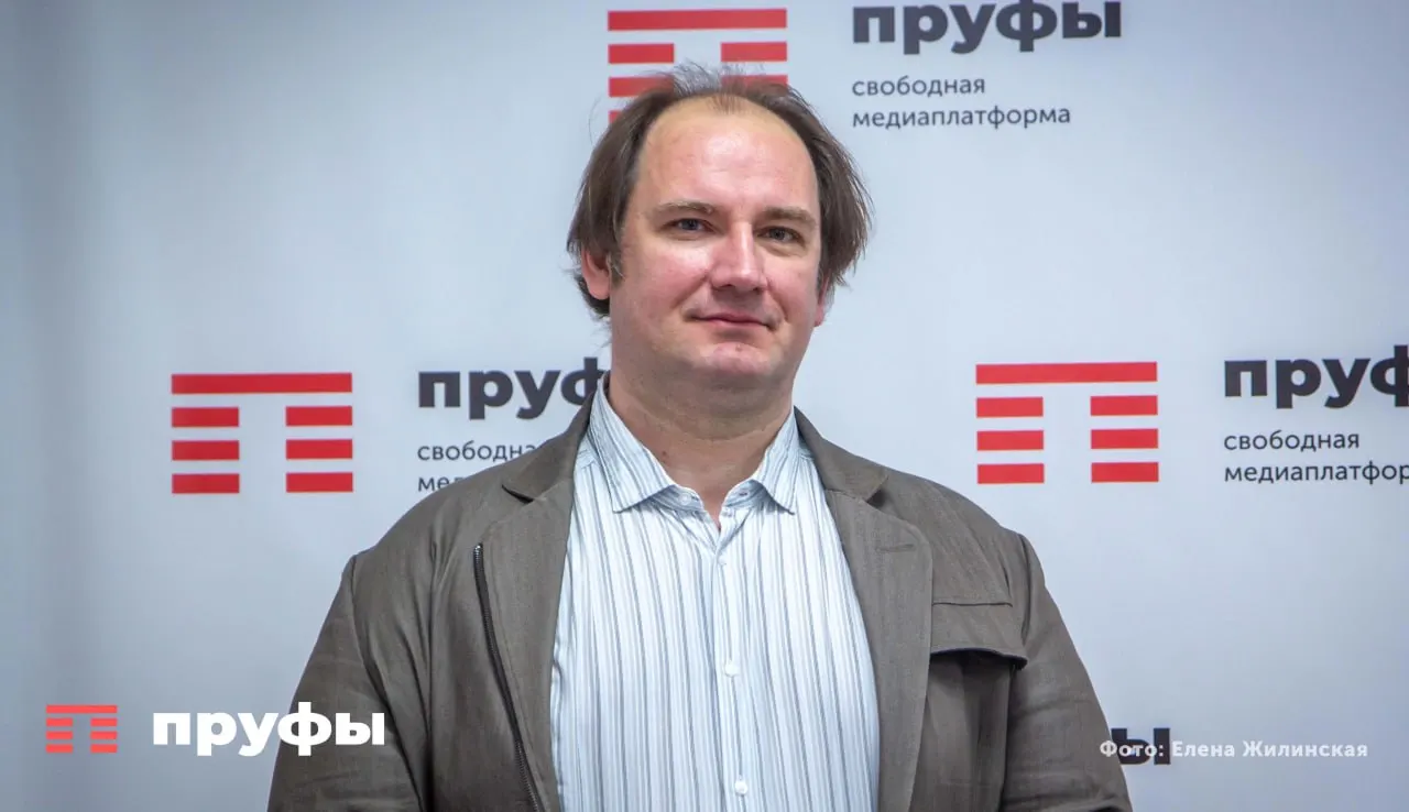 Экономист обсудил влияние оплаты и функций депутатов на их работу и связь с избирателями регионального парламента.