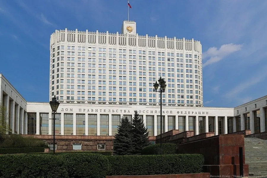 Правительство обсуждает перенос сроков уплаты утилизационного сбора для крупных производителей авто и сельхозтехники на период до конца 2027 года, чтобы освободить оборотные средства.