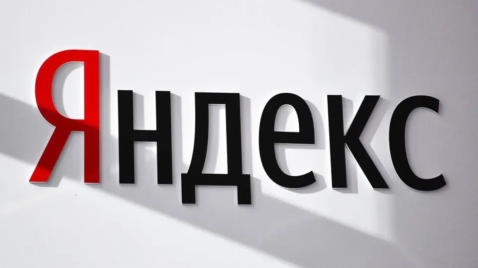 После атак по дата-центрам Яндекса часть сервисов ограничена; отдельные файлы остаются доступными. Восстановление идёт поэтапно, а отраслевые поставщики ожидают повышения цен на оборудование.