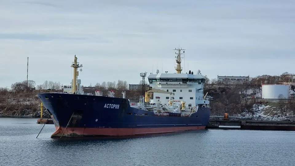 Южная Корея направила в Россию рекордное количество дизеля в июле–августе; материалы о ложных маршрутах судов, росте импорта и влиянии санкций на рынок топлива.