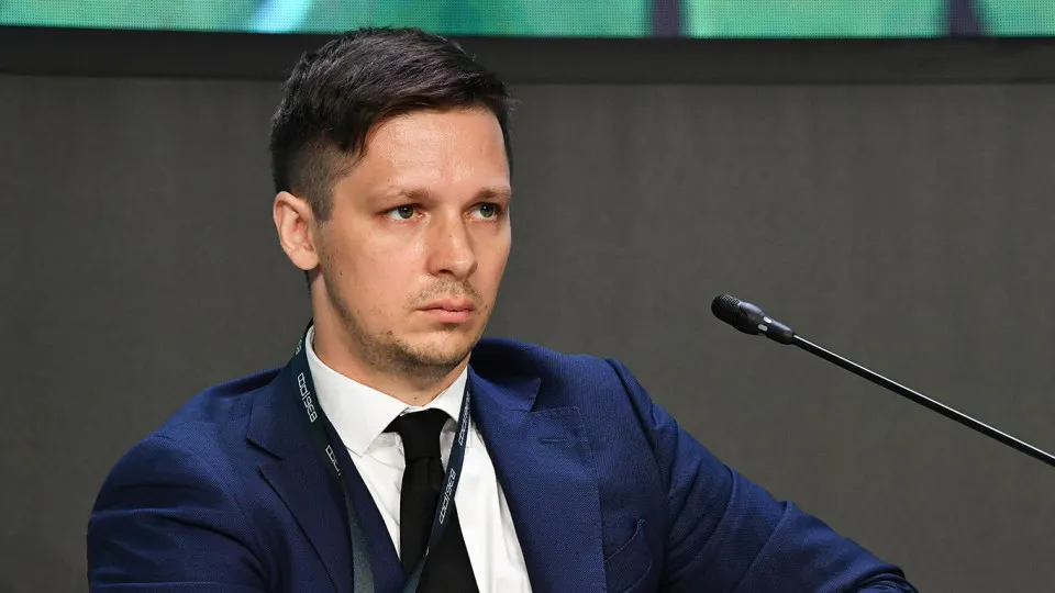Рост роли государства в экономике сочетается с планами налоговой реформы и обсуждением долгосрочного роста и инвестиций.