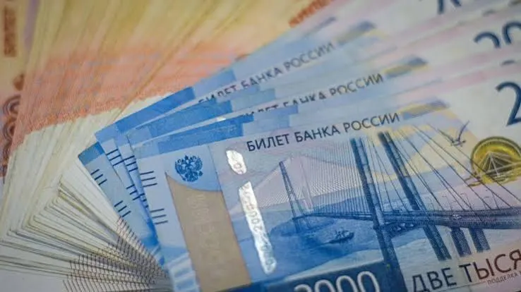 Суд вынес приговор сотруднице Болотнинской центральной районной больницы: она помогала компаниям выигрывать тендеры на госзакупках и получила более 1,1 млн рублей. Назначено наказание: 7 лет и 6 месяцев лишения свободы в колонии общего режима, штраф свыше 2,2 млн рублей и запрет на участие в закупках на 3 года.