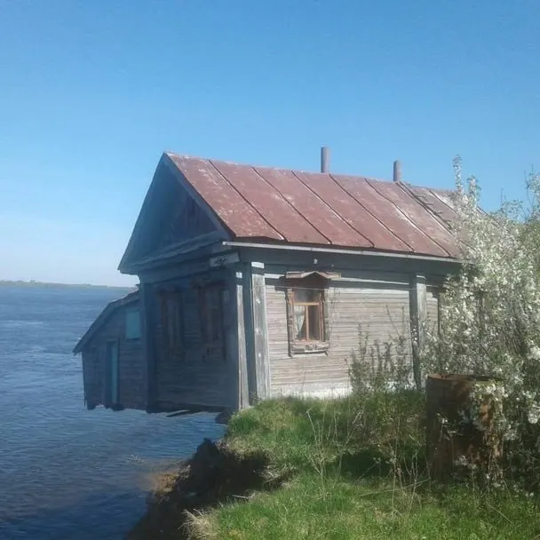 Осенью спрос на аренду домов с баней в Приморье растет быстрее, чем в среднем по стране; цены варьируются от бюджетных вариантов до дорогих коттеджей.
