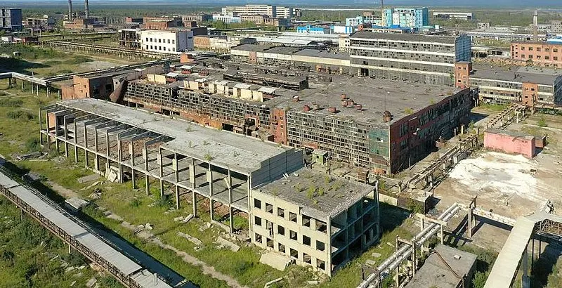 Руководителя признали виновным в мошенничестве и легализации активов; ущерб близко 80 млн рублей; суд вынес наказание: 6 лет колонии, штраф 500 тысяч рублей и запрет на определённую деятельность на 2 года; трансформаторные подстанции конфискованы.