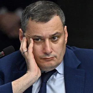 Регион планировал открыть кредитную линию на два года для покрытия дефицита бюджета и долгов, однако торги не состоялись. Ранее область заключила контракт на 2,5 млрд рублей с банком ПСБ, но эта линия оказалась невозобновляемой.