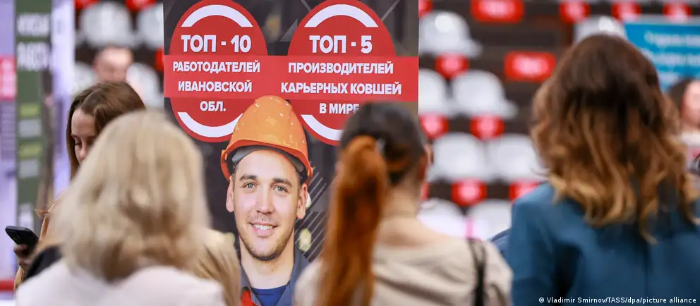 В России сохраняются рекордно низкие показатели безработицы и дефицит кадров, но часть соискателей не может найти работу месяцами. Разбираемся в причинах застойной безработицы и влиянии дефицита кадров на экономику.