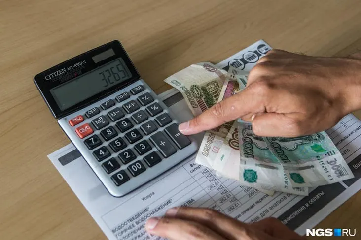 Планируется рост тарифов на ЖКХ: в среднем 19,8% со второй половины 2027 года, в отдельных муниципалитетах — до 40%. Совокупный платеж может вырасти на 25,9%; отопление — 22%, электроэнергия — 17%, холодная вода — 37%, горячая вода — 51%, газ — 296%.
