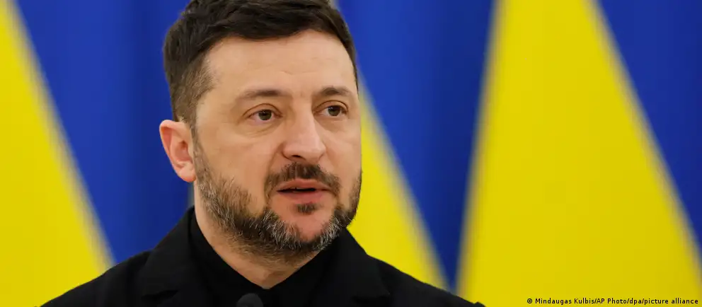 Украинские власти заявили о повреждении нефтяного объекта в Самарской области и ударах по целям в Черном море, Орловской и Брянской областях; также упоминаются атаки на Куйбышевский НПЗ.