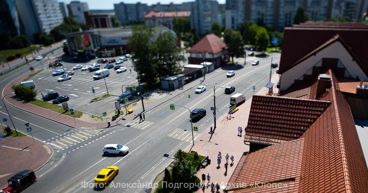 После поглощения сети Дикси в 2021 году Магнит усиливает присутствие в Калининградской области: магазины сохраняют бренд в регионе под новым юридическим лицом.