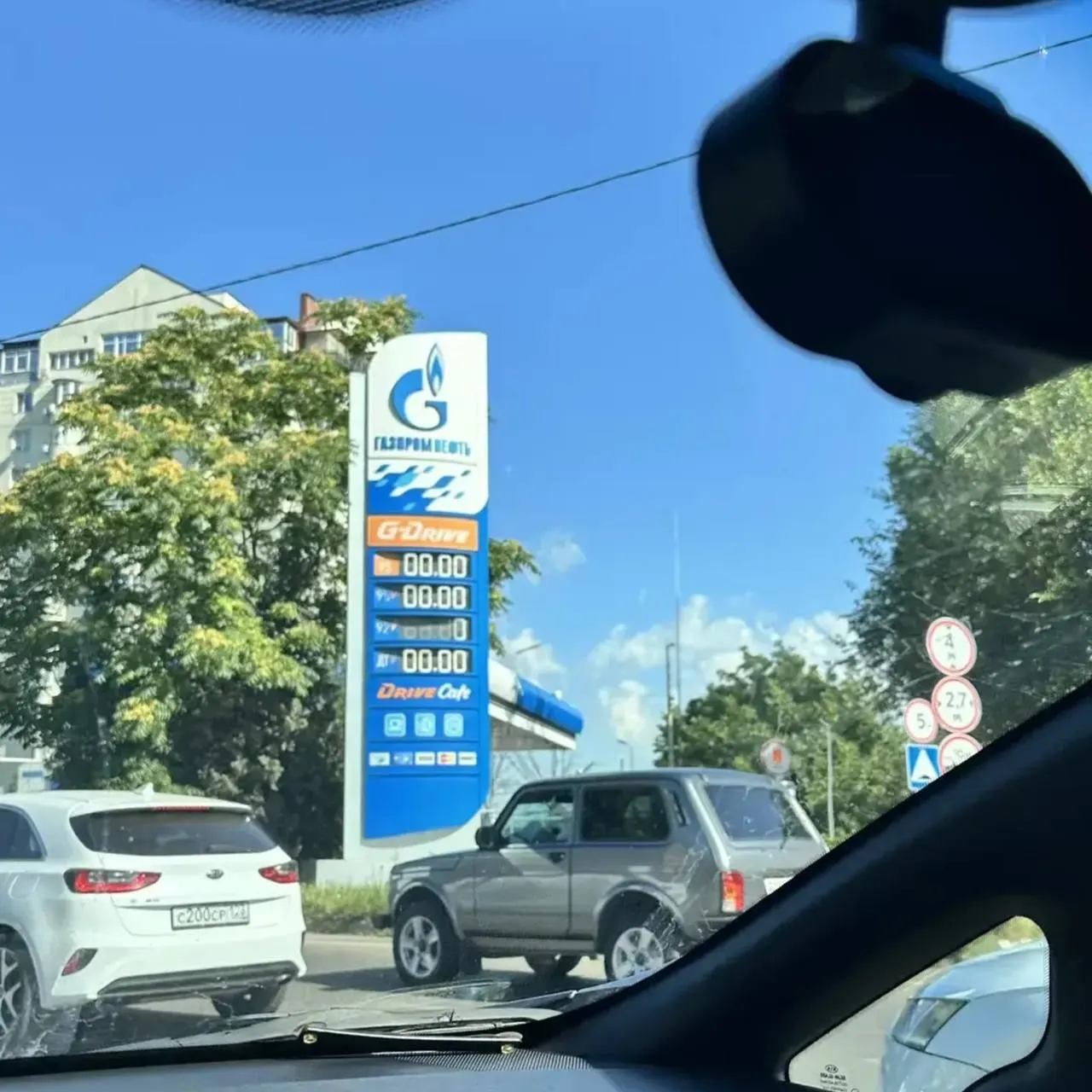 На утро 5 октября в Краснодаре работают 79 АЗС; бензин разных марок доступен на разных объектах, часть заправок работает с ограничениями.