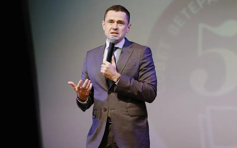 Обсуждаются меры по обновлению инфраструктуры и необходимость четких критериев эффективности финансирования, а также масштабы работ по замене и ремонту сетей.
