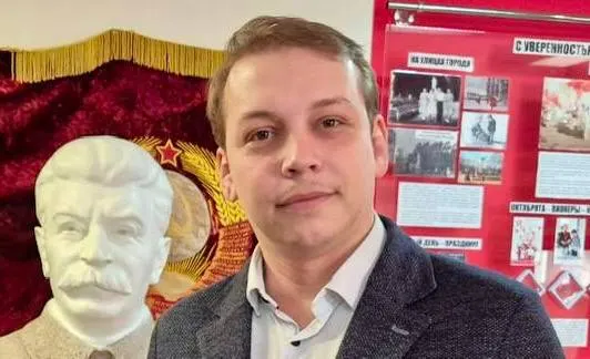 Алтайский краевой суд оставил в силе решение о конфискации квартир, приобретённых на неподтверждённые доходы; ранее его приговорили к условному сроку по делу о мошенничестве.