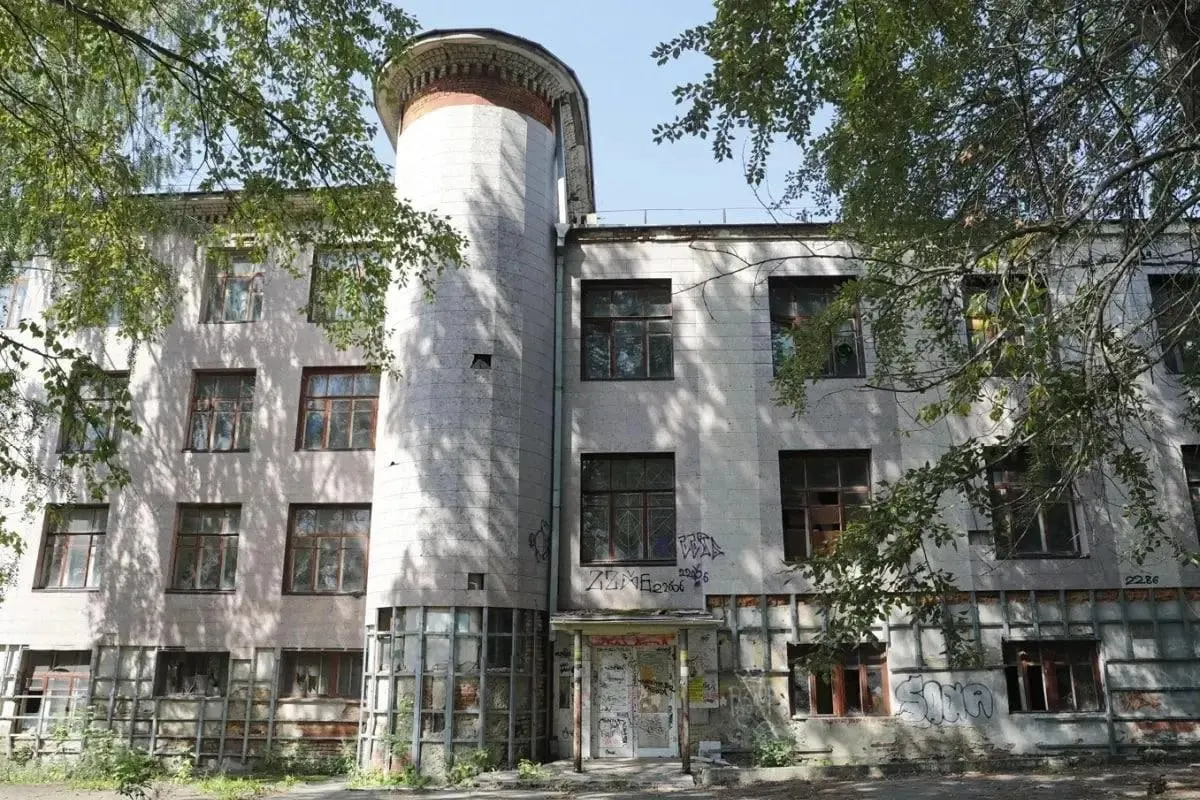 Рассматриваются также альтернативные варианты использования здания и сроки реализации проекта