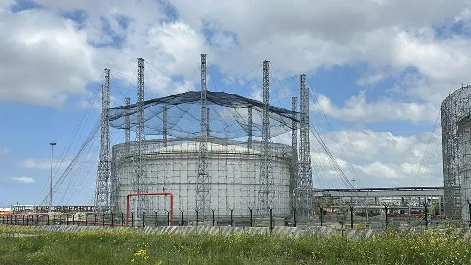 Энергетика и водоснабжение стали лидерами закупок средств против дронов на фоне угроз, что приводит к значительным расходам и усилению инфраструктуры по всей стране.