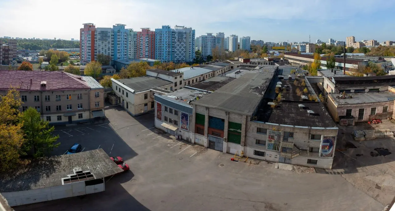 На месте промзоны в Перова появится жилой квартал на около тысячи квартир. Ранее обсуждался культурно-досуговый центр.