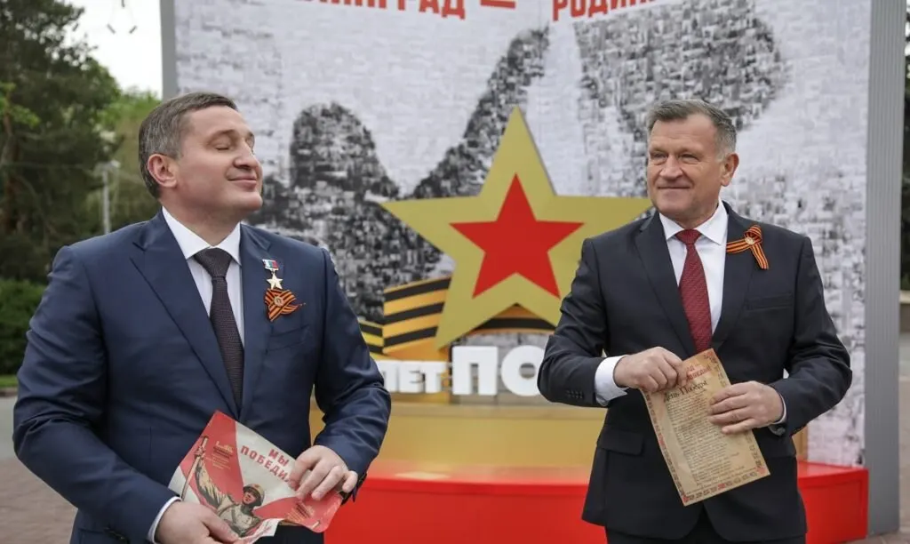 Дела о регоператоре отходов затрагивают нескольких бывших чиновников; в расследование вовлечены губернатор и бывший министр экологии.