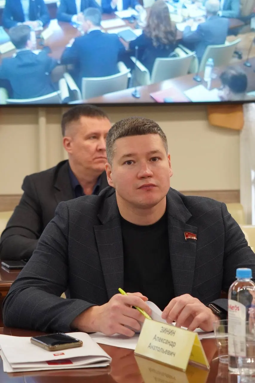 В докладе освещаются заседания комитетов, изменения в бюджете, сроки запуска трамвайной линии и проблема дома №115 на ул. Героев Хасана.