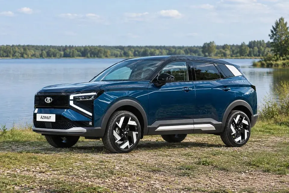 Ожидаемая цена Lada Azimut — около 2 млн рублей. Автомобиль получит инновационную систему подогрева передних дверных стёкол. Официальная стоимость пока не объявлена, начало продаж запланировано через месяц.