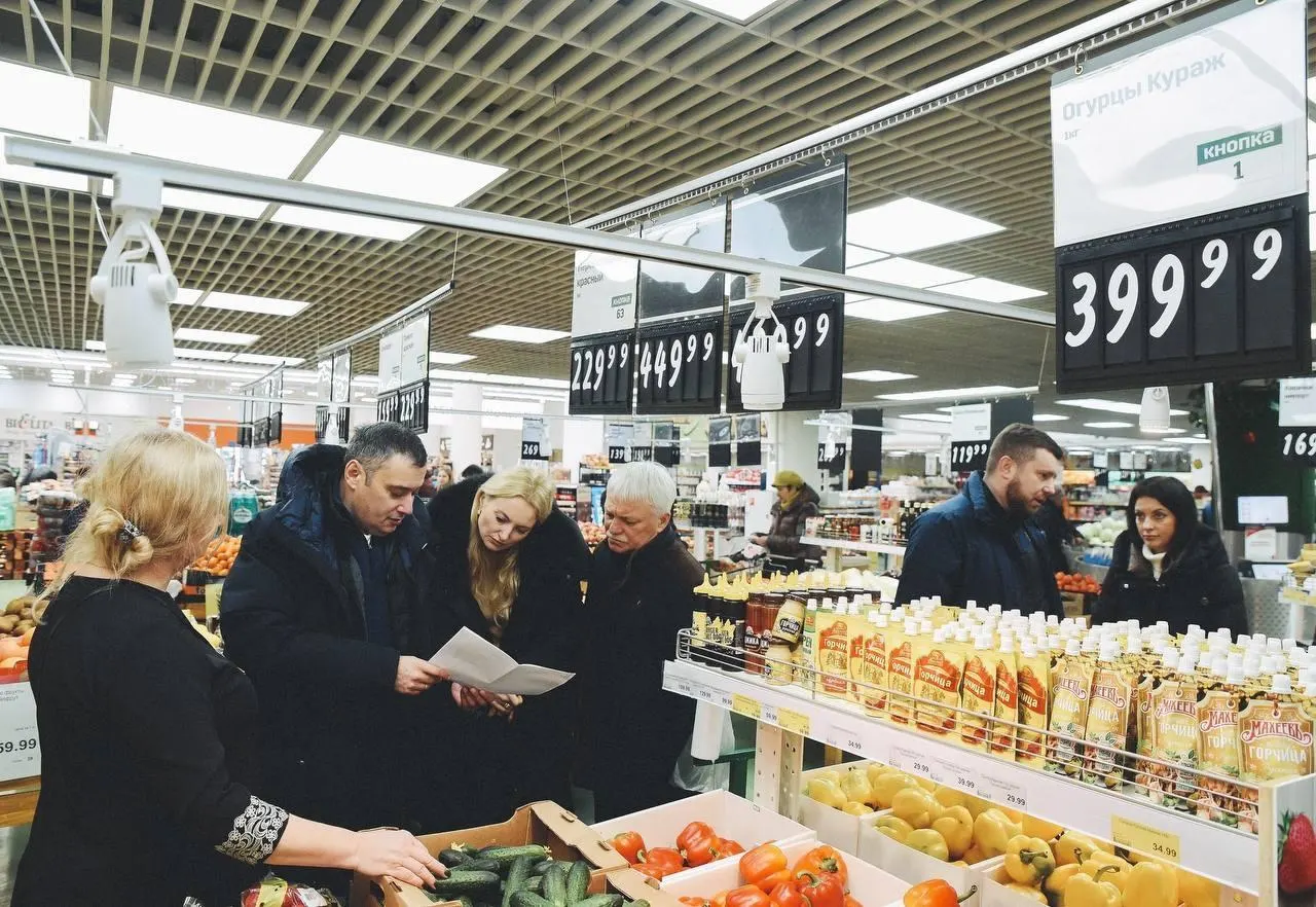 Около 40% продавцов отмечают нехватку денег у покупателей; проблемы с конкуренцией, финансами и перевозкой усугубляют ситуацию.
