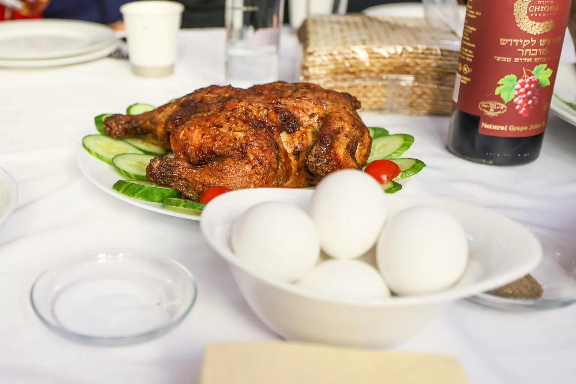 Скачки цен на мясо птицы и яйца влияют на стоимость печенья и колбасы; эксперты объясняют причины и прогнозы.