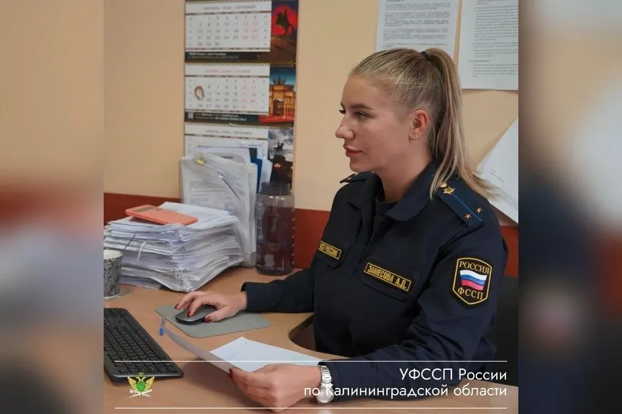Судебные приставы обеспечили выплату задолженности по зарплате трём бывшим сотрудникам; арестованный автомобиль стал инструментом погашения долга.