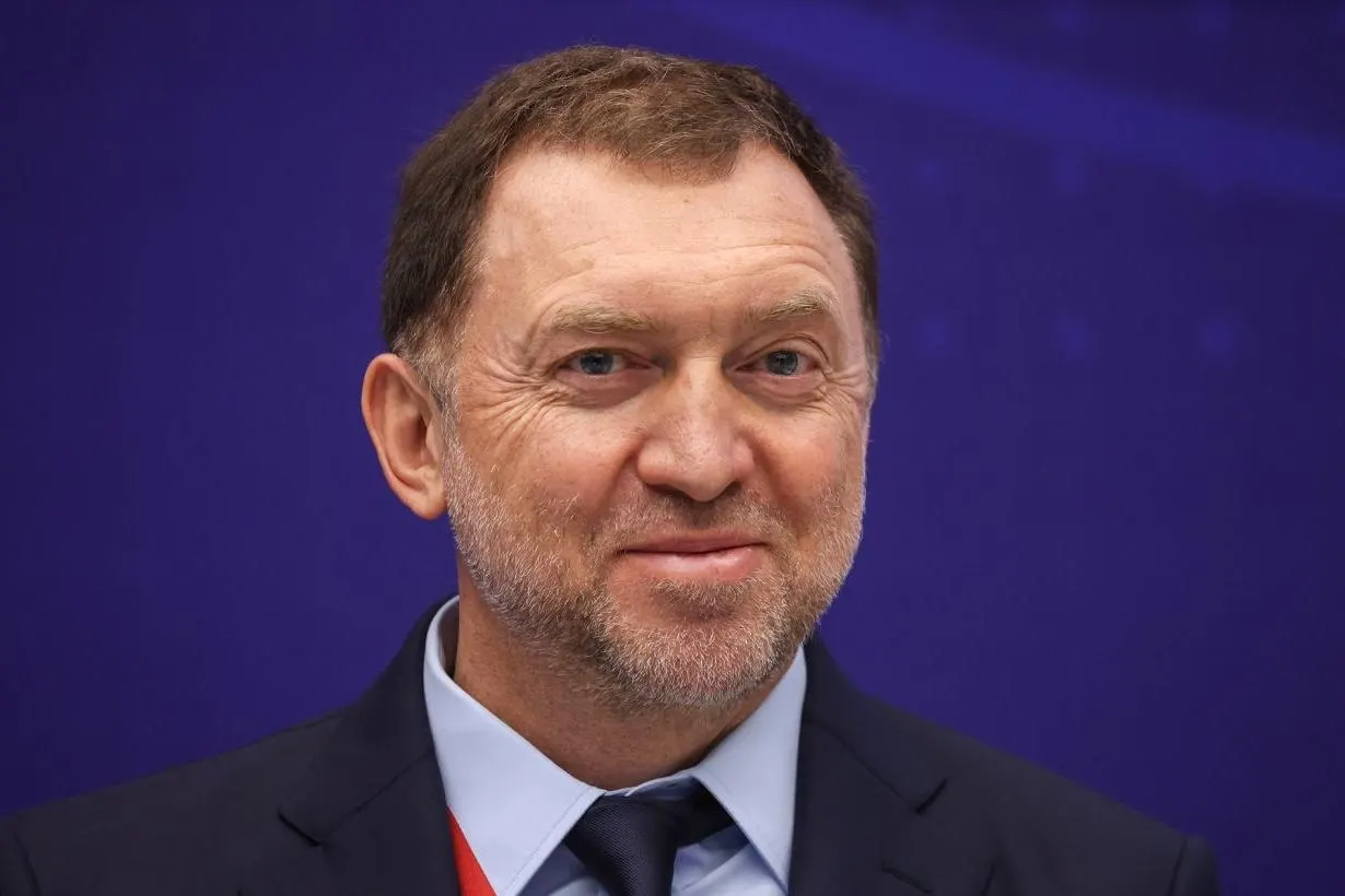 Суд отменил предупреждение регулятора об изменении условий поставок, спор касается различий между внутренними ценами и экспортом и географии рынков.