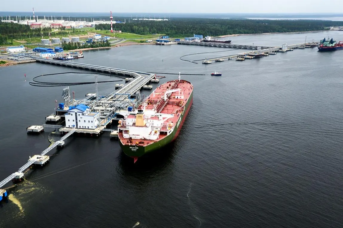 В сентябре морской экспорт нефтепродуктов вырос до максимума за три месяца, дизельный экспорт снизился из-за госограничений; рост мазута и нафты смягчил падение дизеля, отгрузки через порты достигли примерно 1,17 млн баррелей в сутки.