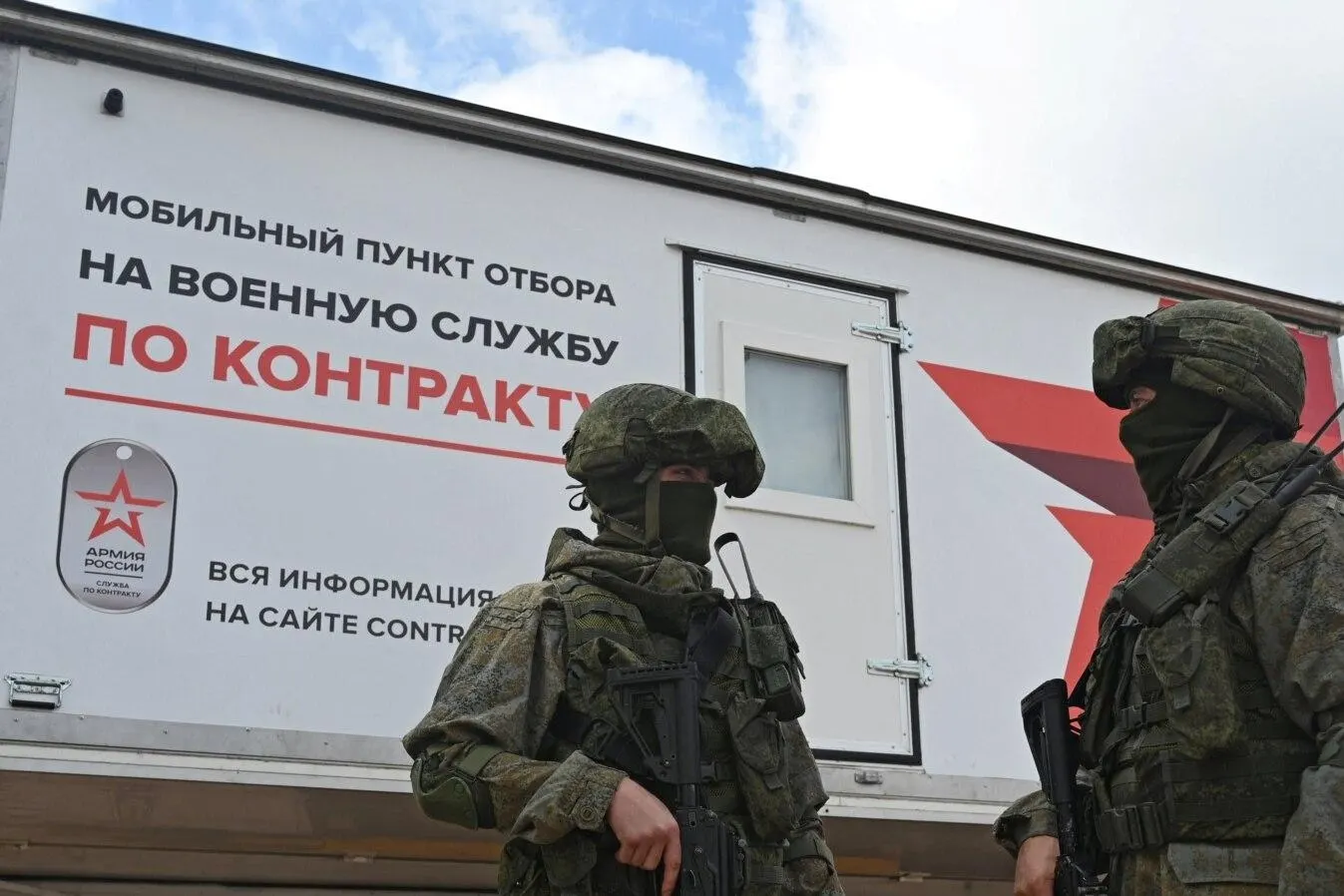 Регион финансирует НКО, занимающиеся привлечением иностранных граждан к контрактной службе, с бюджетными трансфертами по 1,5 млн рублей на каждого кандидата.