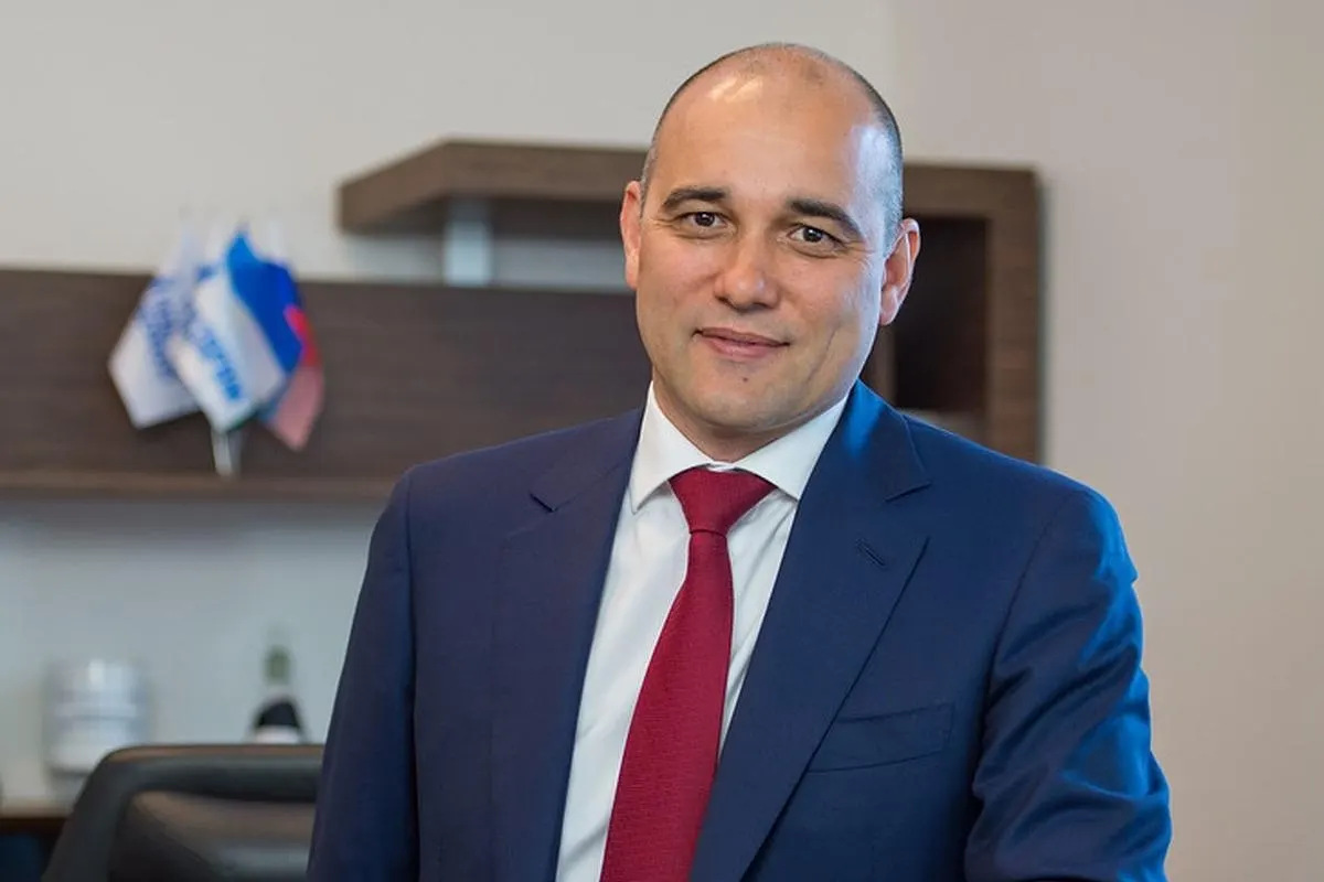Дело о хищении активов на сумму 180,8 млн руб. прекращено после вступления в военную службу и получения государственной награды. Однако суд продолжает рассматривать гражданский иск о возмещении причинённого ущерба.