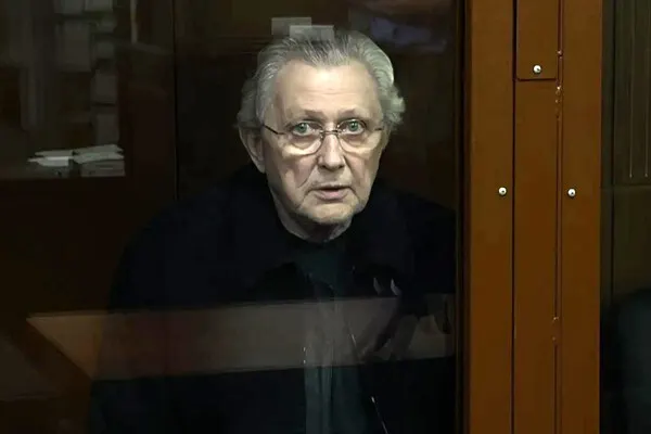 После ареста в июне бизнесмен восстановил доли в нескольких компаниях и вернул акции деловым партнёрам. Дело развивалось по-разному: активы снова оказались в его владении.