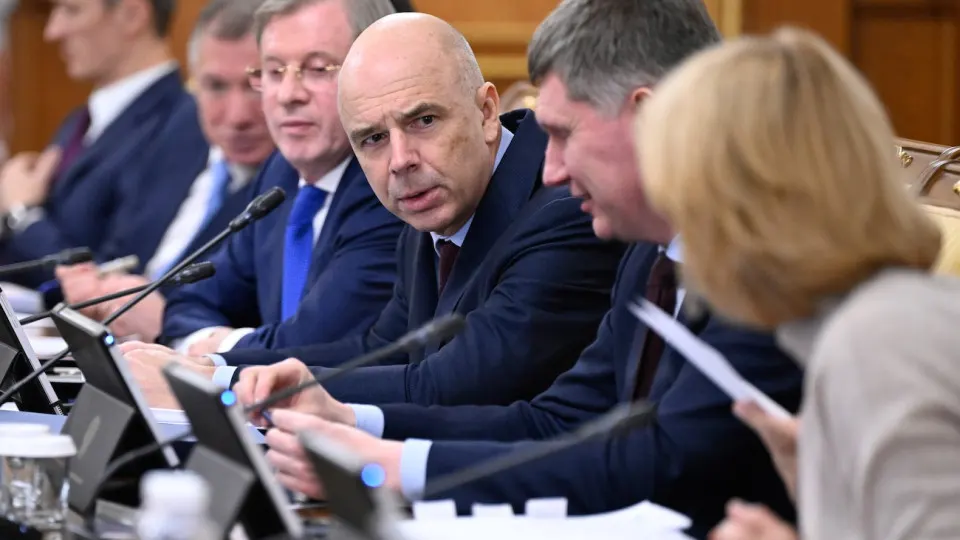 Правительство планирует увеличить сборы штрафов и ввести дополнительные налоги, чтобы восполнить дефицит бюджета и поддержать рост военных расходов в ближайшие годы.